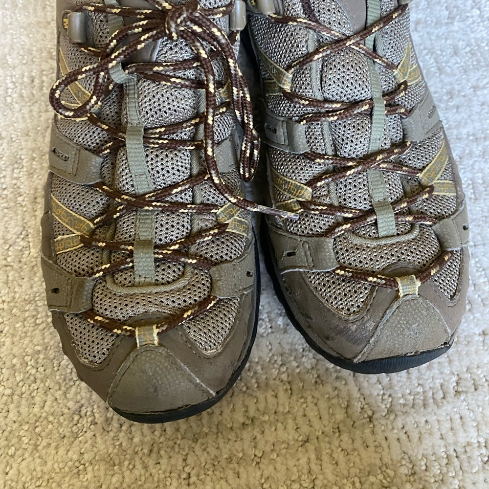 Merrell Gore Tex hiking shoes Women size 7.5